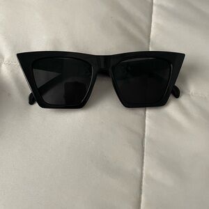 Squared cat eye sunnies with case